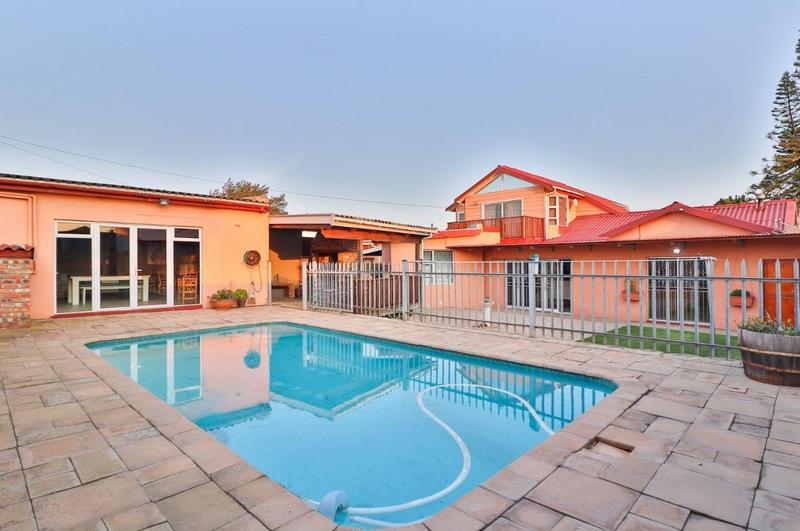 4 Bedroom Property for Sale in Heiderand Western Cape